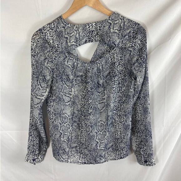 Guess Ruffle Front Snakeskin Print blouse size XS - Picture 5 of 5
